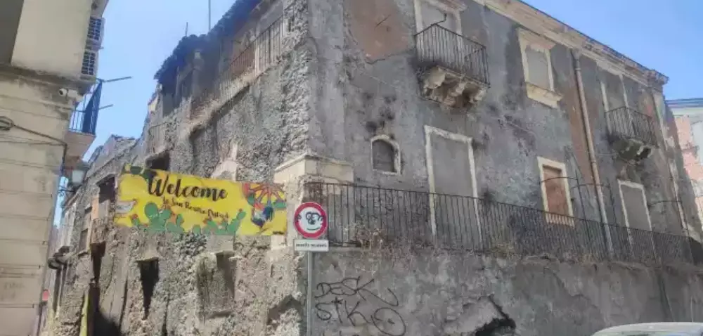 edificio tra via Di Prima e via Carramba a San Berillo