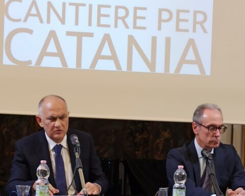 presentazione atto di indirizzo del Pug, tavolo relatori, Sammartino e La Greca