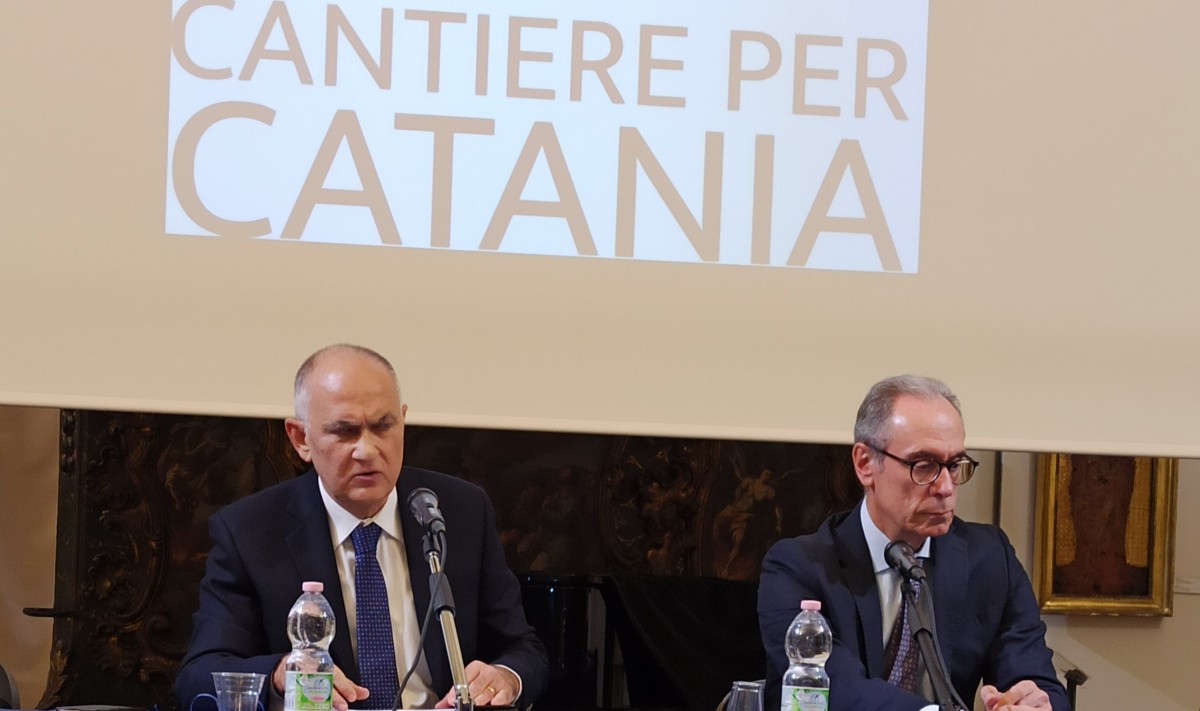 presentazione atto di indirizzo del Pug, tavolo relatori, Sammartino e La Greca